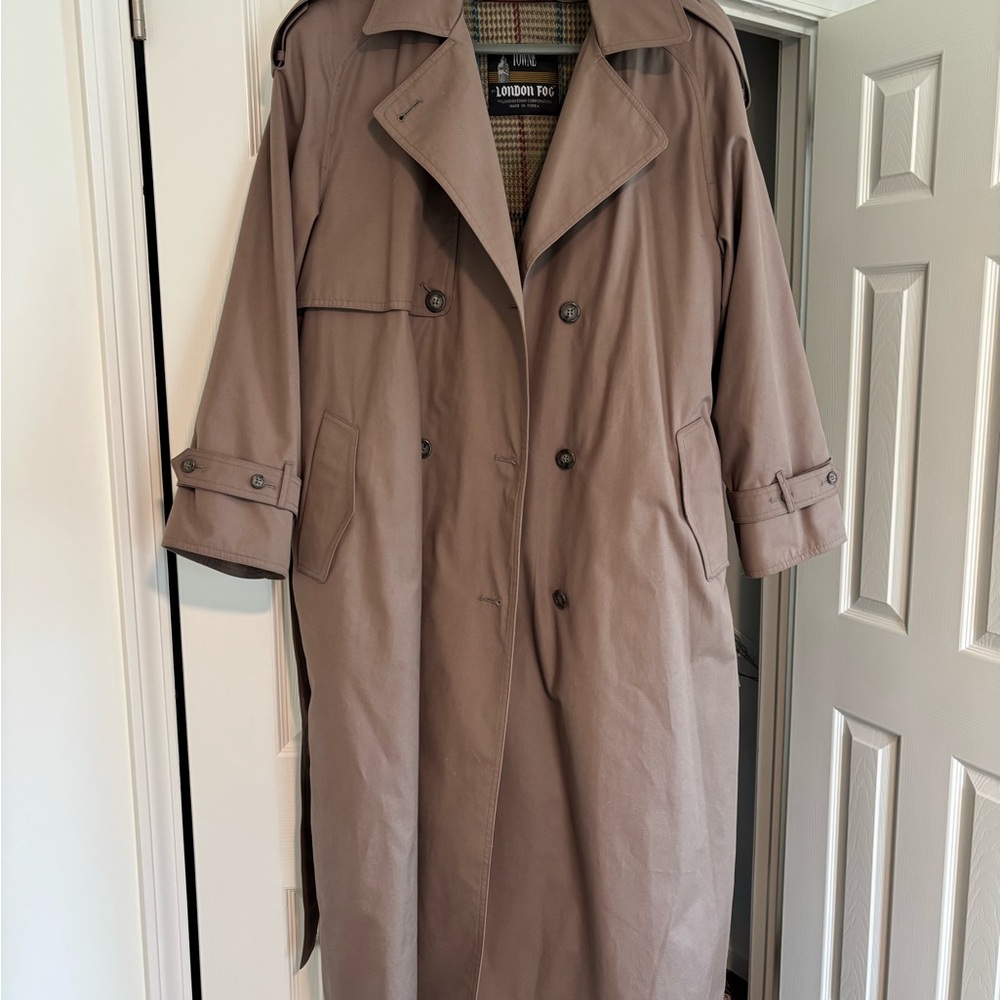 Vintage Towne by London Fog Classic Long Trench Coat Rain Jacket in Brown/Taupe